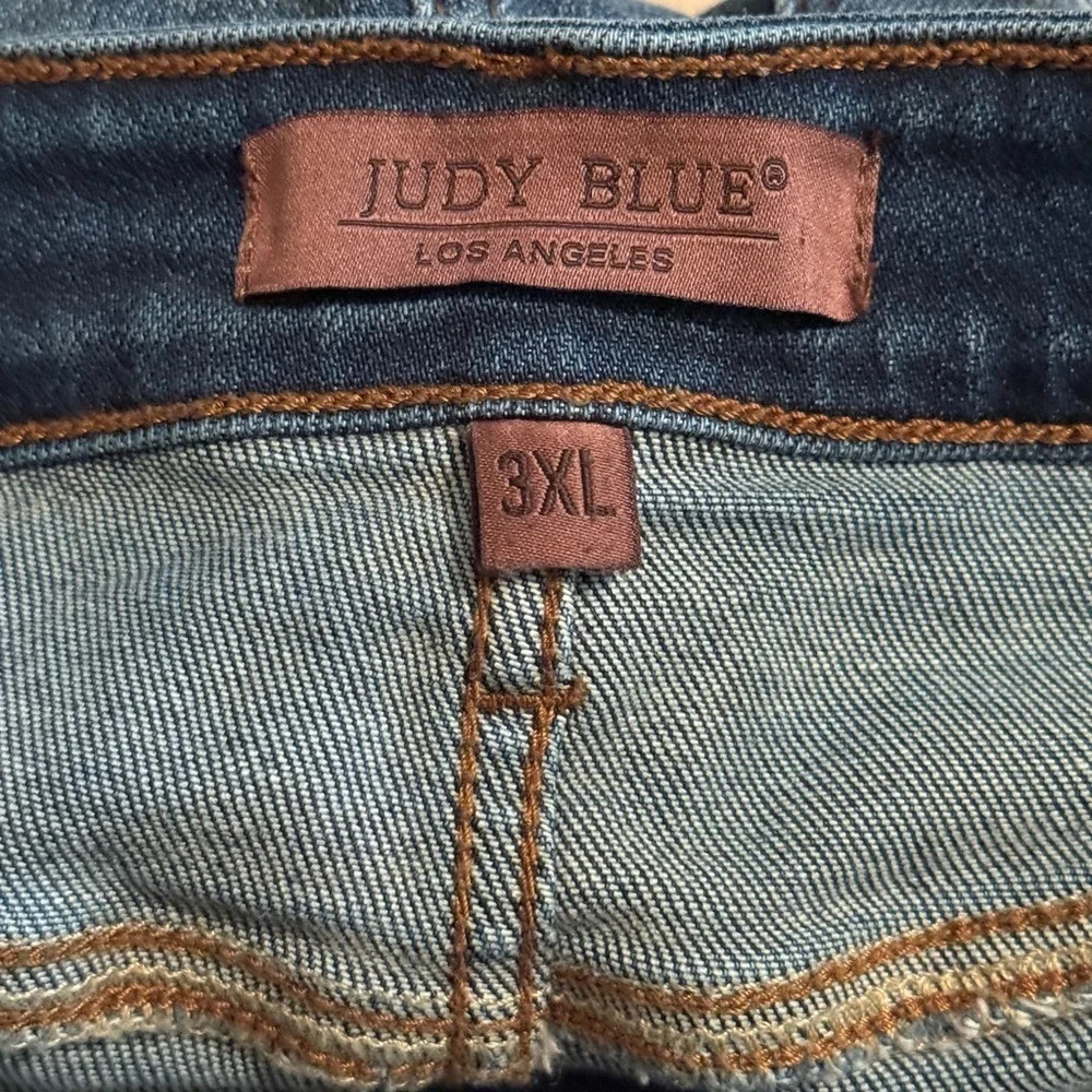 Judy Blue Womens Size 3XL Med Wash Distressed Denim Dad Short Cell Phone Pocket